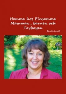 Hemma hos Pinsamma Mamman. barnen och Toyboyen.